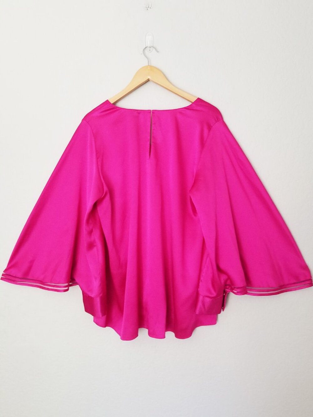 Sachin + Babi Adelaide V Neck Satin Blouse Top Pink Batwing Plus Size 2XL $395 - Picture 5 of 15